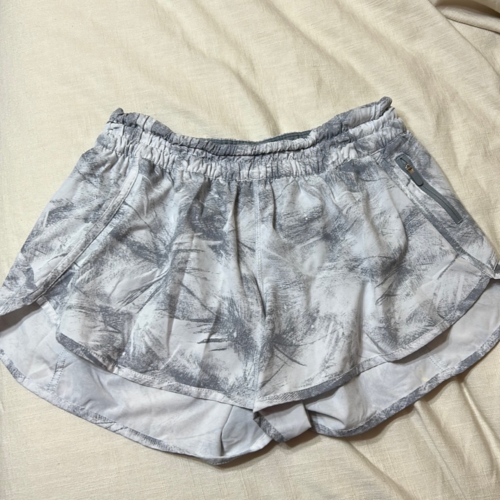 lulu lemon size 12 limited edition patterned tracker shorts